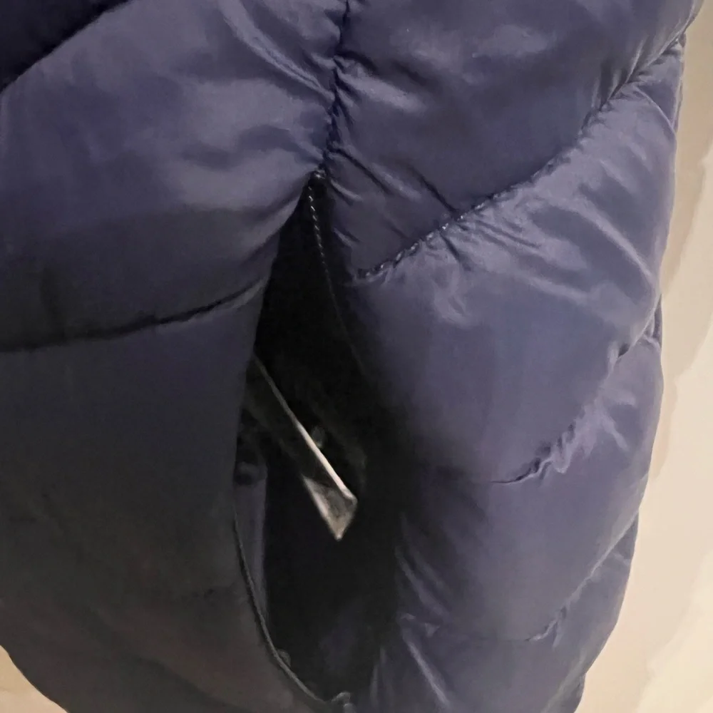 Navy Puffer Jacket with Hood. Size/6 Kids